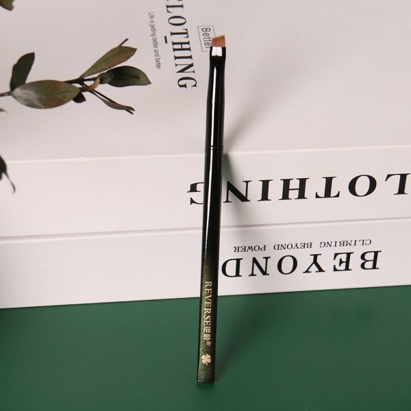 逆龄M14刀锋眼线刷极细斜角扁平眼睑下至卧蚕新手便携眉刷眼线刷 - 图片 5